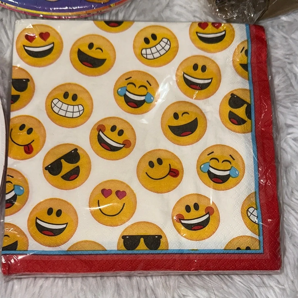 Emoji Party Supplies Set Tablecover Plates Hats Decorations Decor Headband NEW‎
